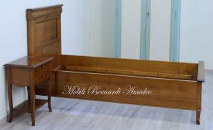 Letto singolo in stile classico realizzato artigianalmente in legno massello